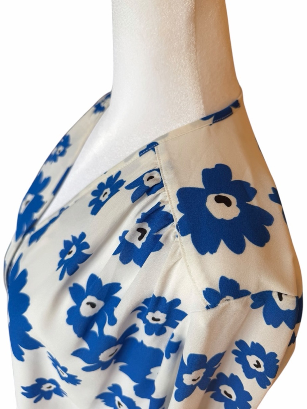 Cabi Blue Floral V-Neck Button Front Women's Top - Picture 2 of 7
